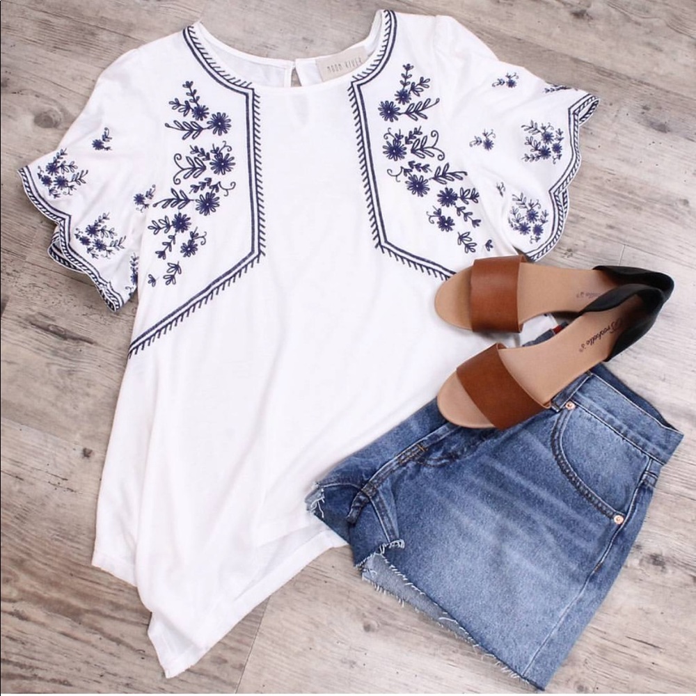 MOON RIVER | Embroidered Tee